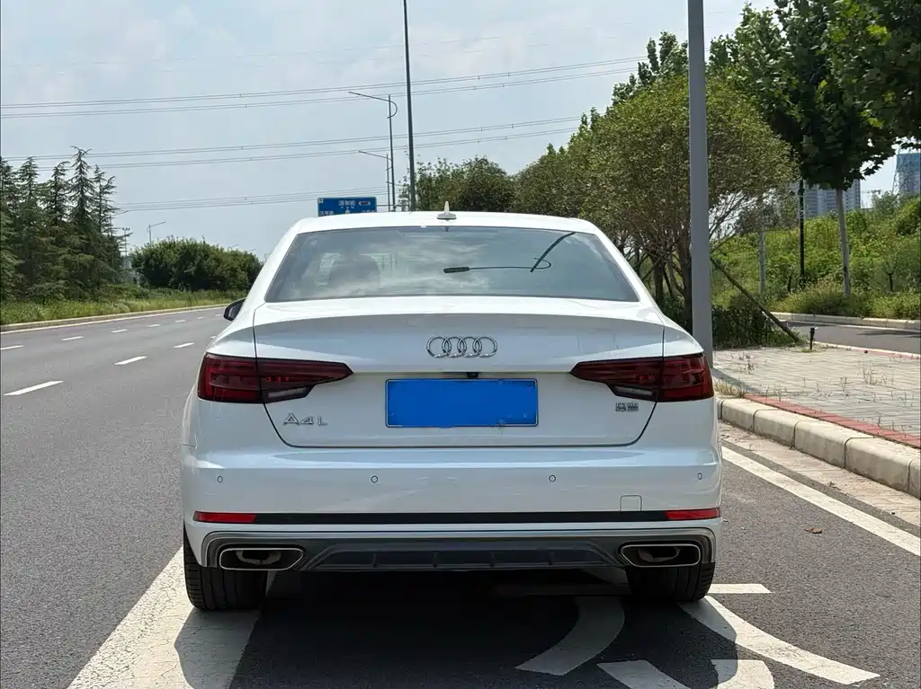 Audi A4L 2019