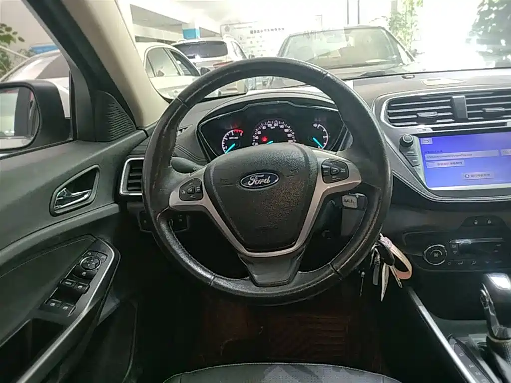 Ford Escort 2018 — фото 11