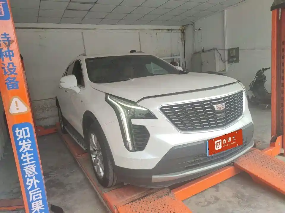 Cadillac XT4 2023 — фото 1