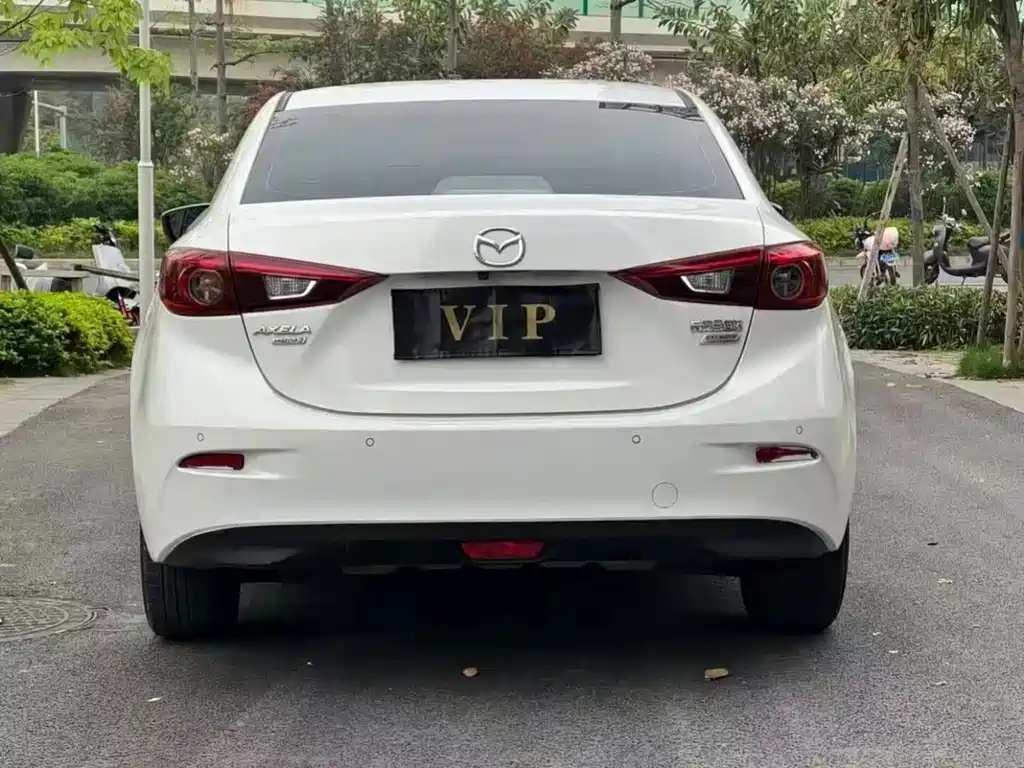 Mazda 3 Axela 2019 — фото 10