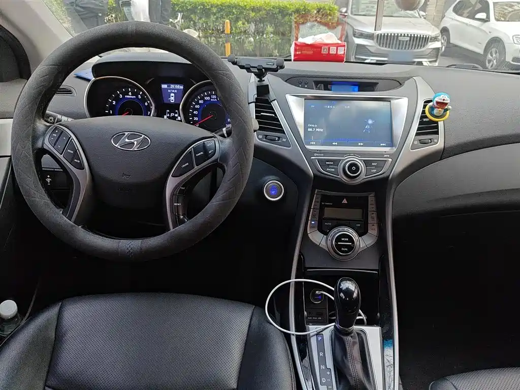 Hyundai Elantra Langdong 2015 — фото 13