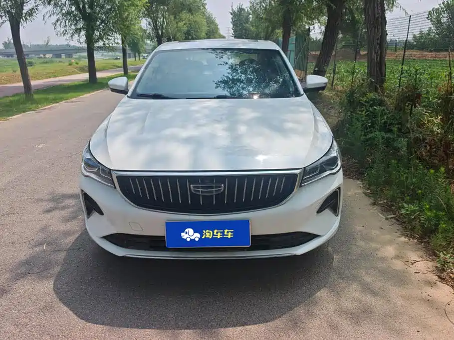 Geely Emgrand 2022