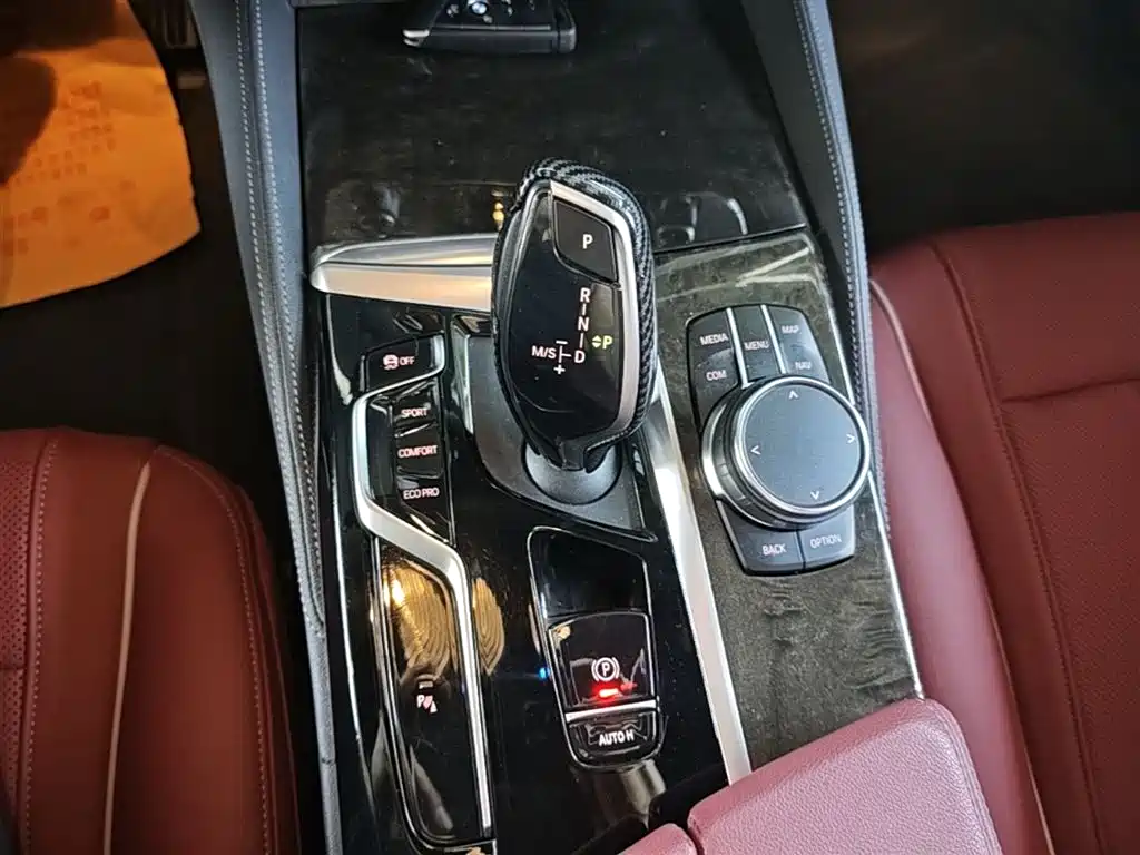 BMW 5 Series 2023 — фото 14