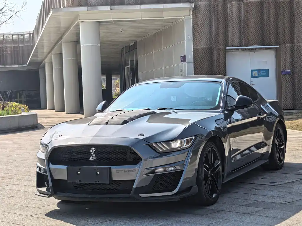 Ford Mustang 2018 — фото 1