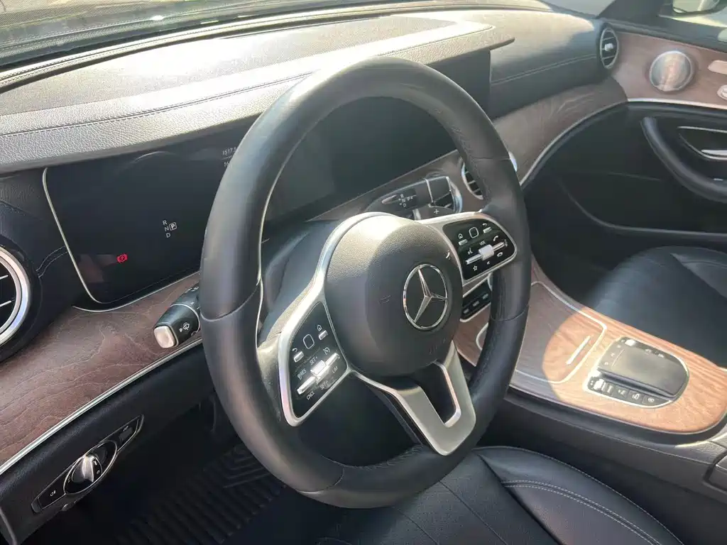 Mercedes-Benz E-Class 2019 — фото 13