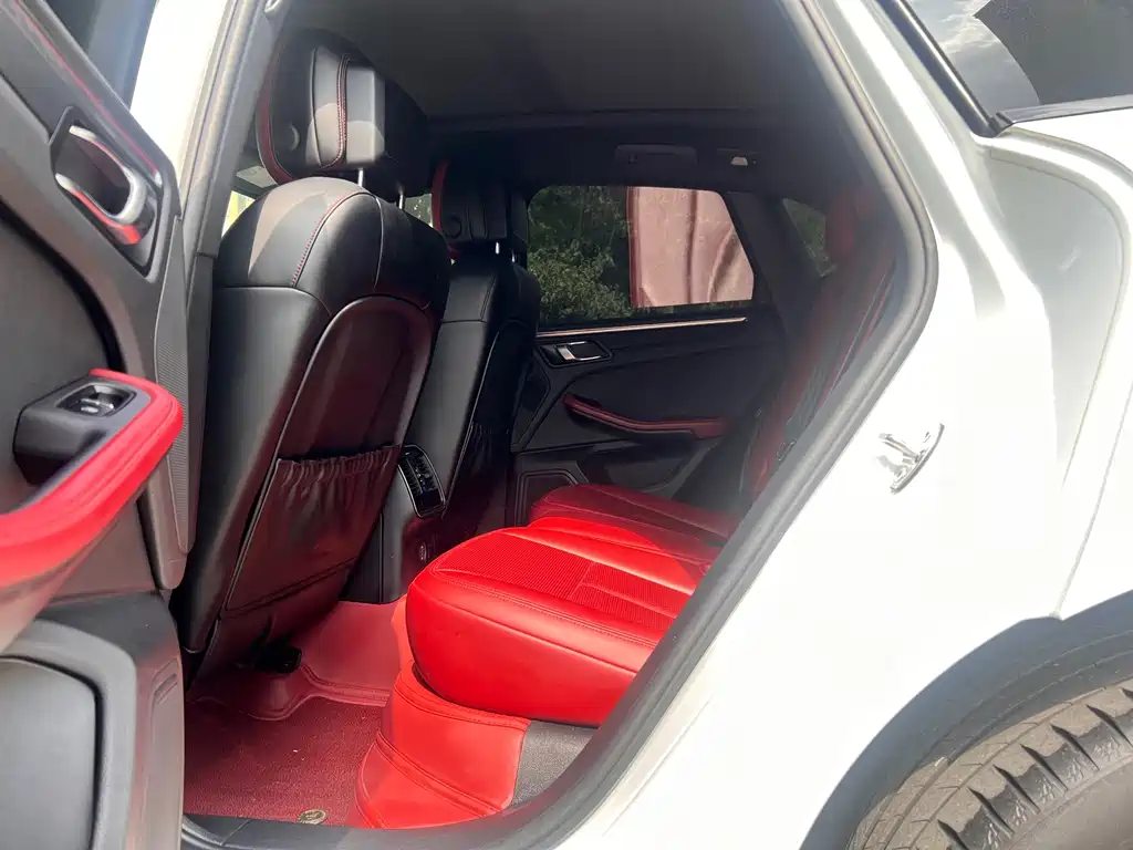 Porsche Macan 2019 — фото 23