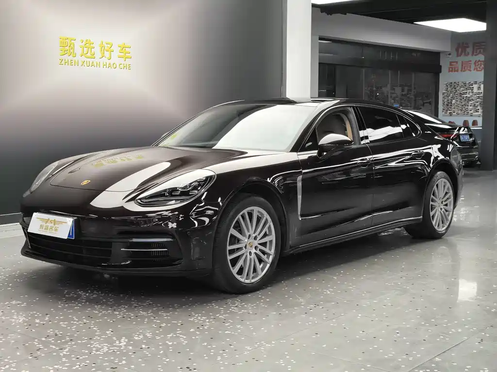 Porsche Panamera 2019 — фото 1
