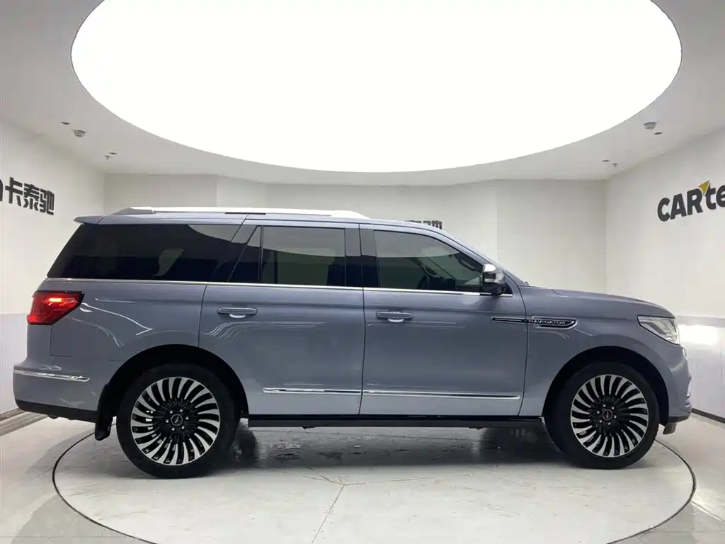 Lincoln Navigator 2023 — фото 4