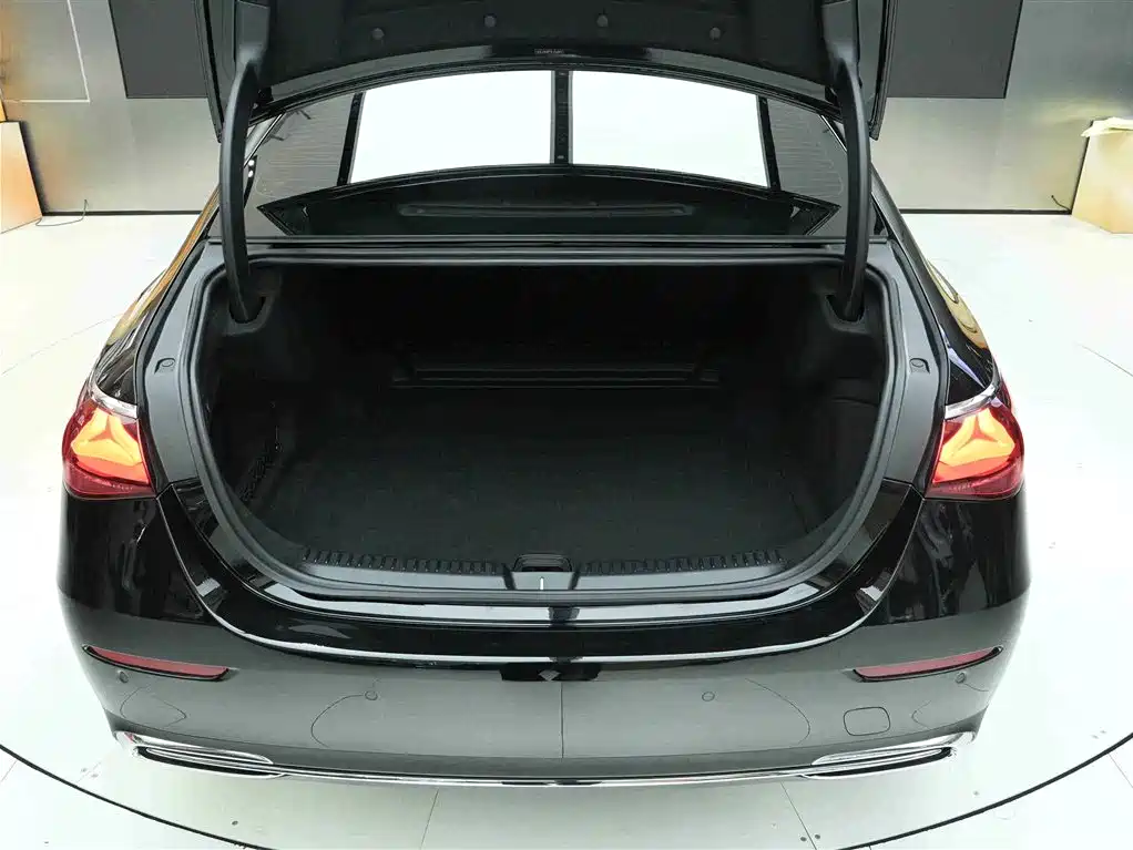 Mercedes-Benz E-Class 2025 — фото 24