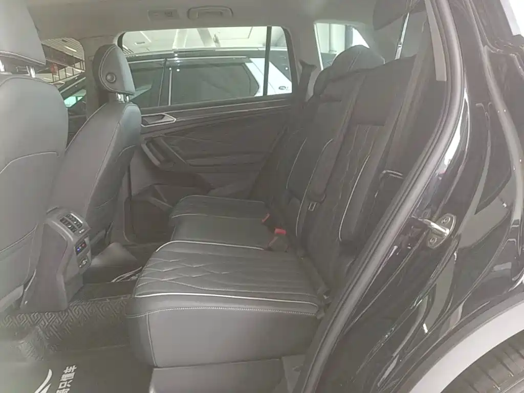 Volkswagen Tiguan L 2023 — фото 17