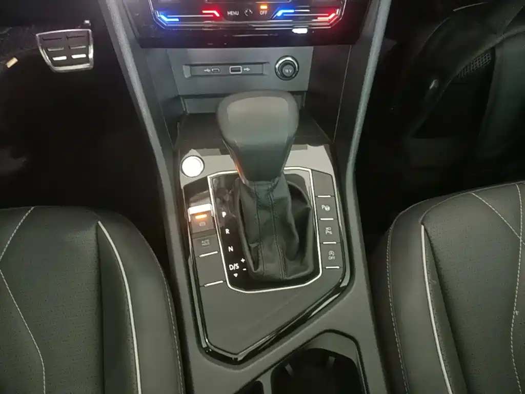 Volkswagen Tiguan L 2023 — фото 14