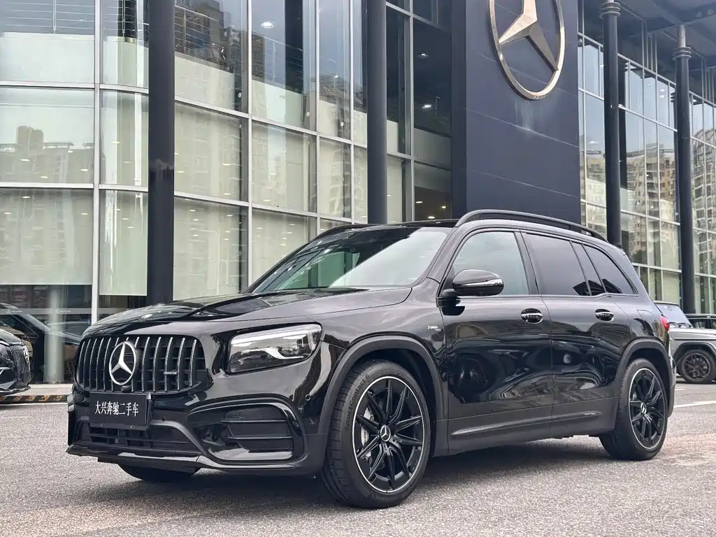 Mercedes-Benz GLB AMG 2026 — фото 1