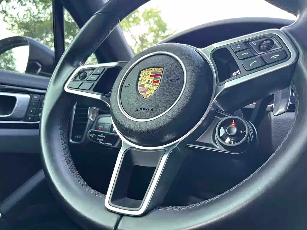 Porsche Cayenne Hybrid 2022 — фото 11