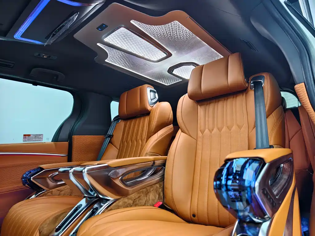Toyota Granvia — фото 19