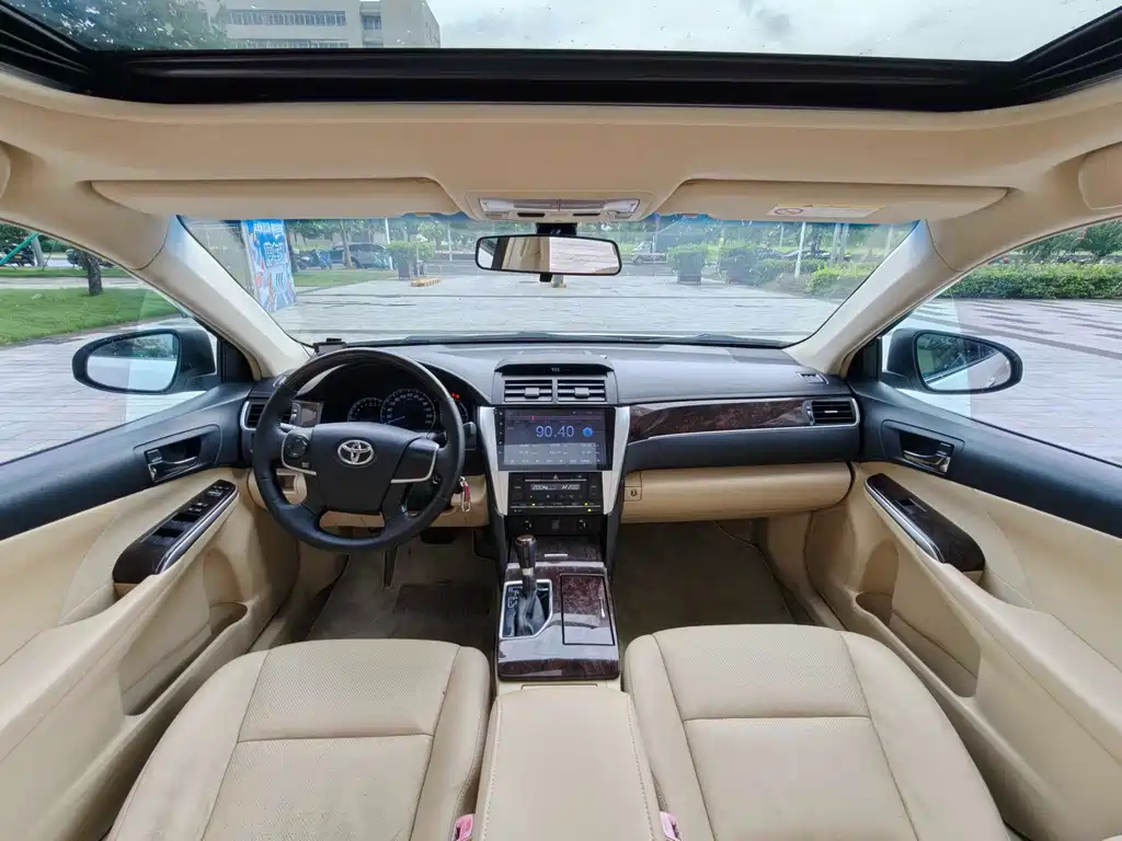 Toyota Camry 2017 — фото 12