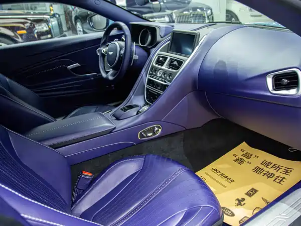 Aston Martin DB11 2019