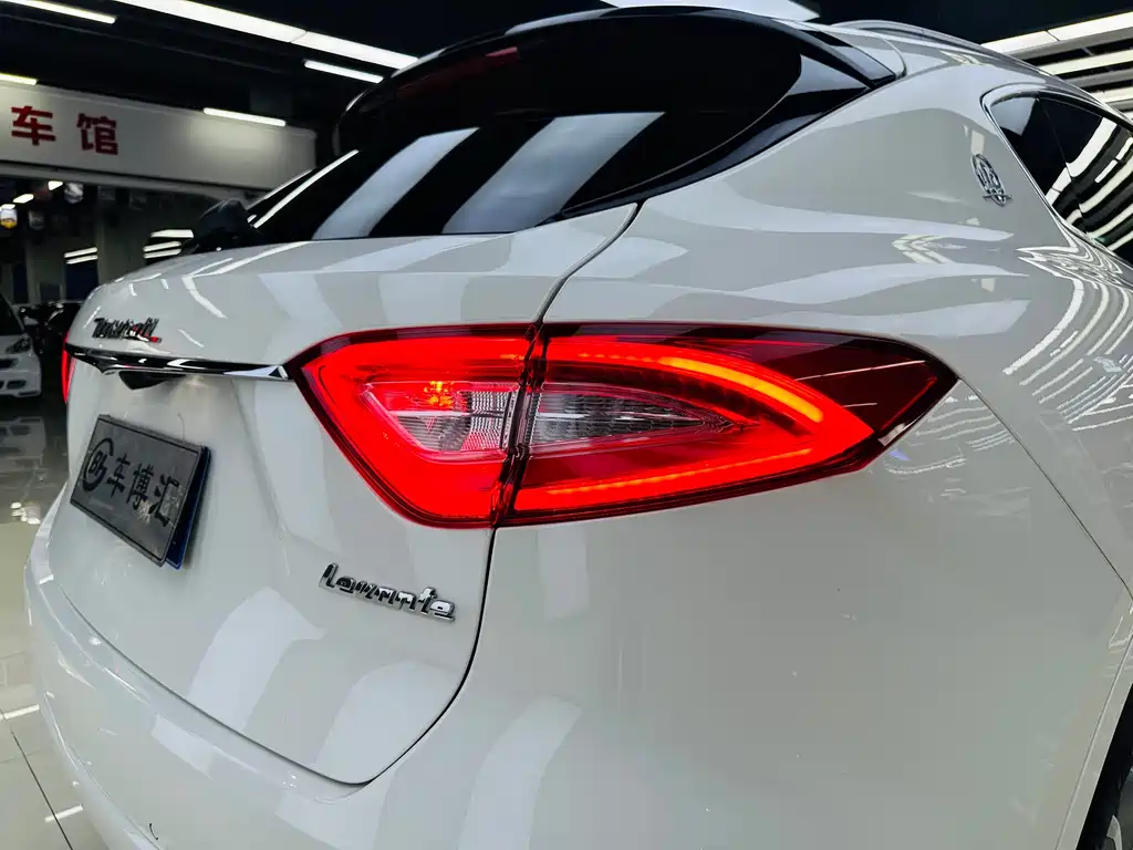 Maserati Levante 2017 — фото 20