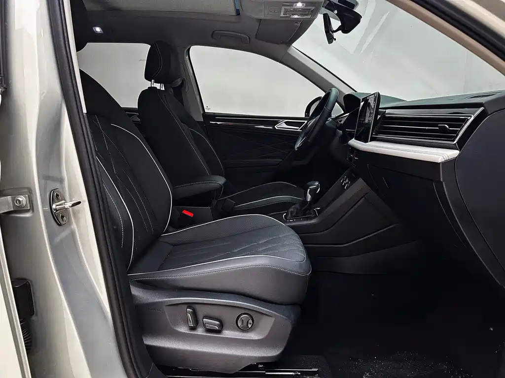Volkswagen Tiguan L 2023 — фото 16