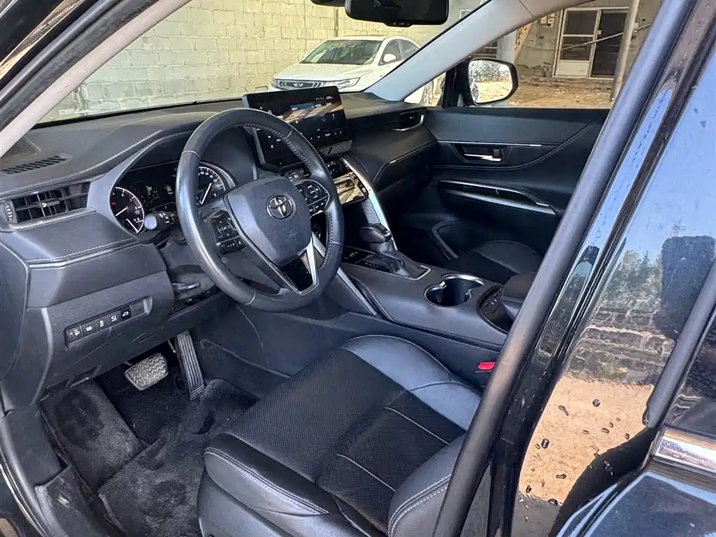 Toyota Harrier 2023 — фото 3