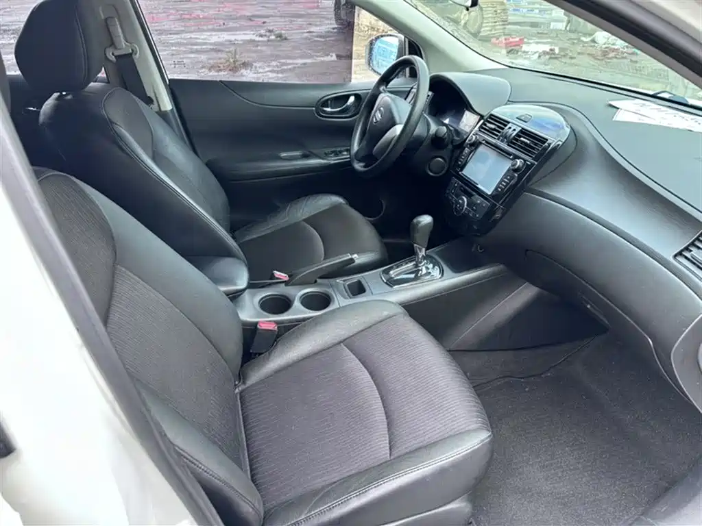 Nissan Tiida 2015 — фото 17