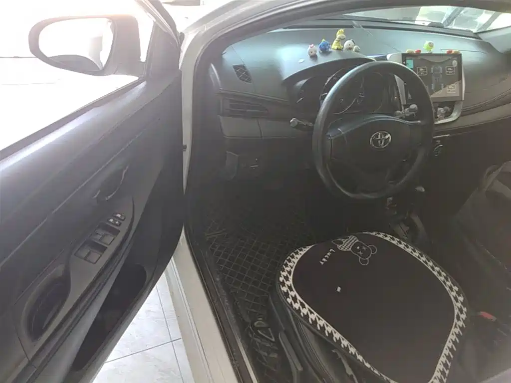 Toyota Yaris L 2017 — фото 16