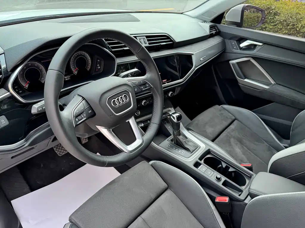Audi Q3 2022 — фото 14