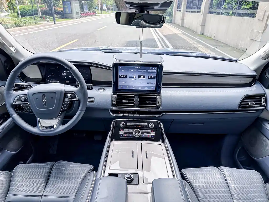 Lincoln Navigator 2020 — фото 20