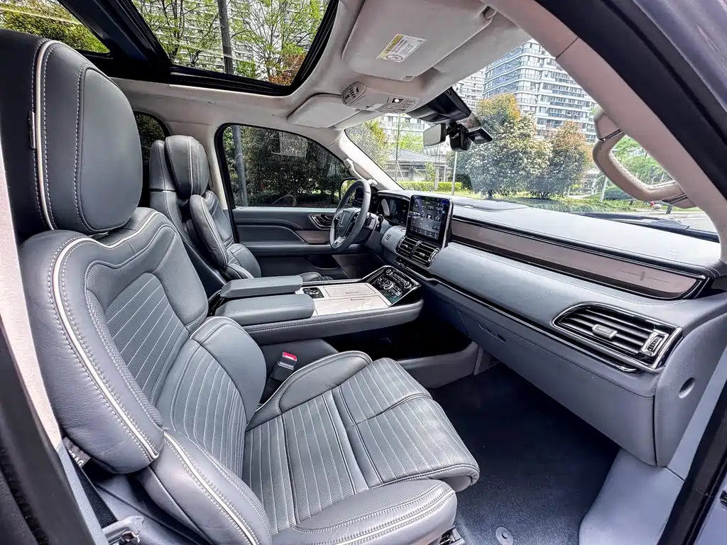 Lincoln Navigator 2020 — фото 16