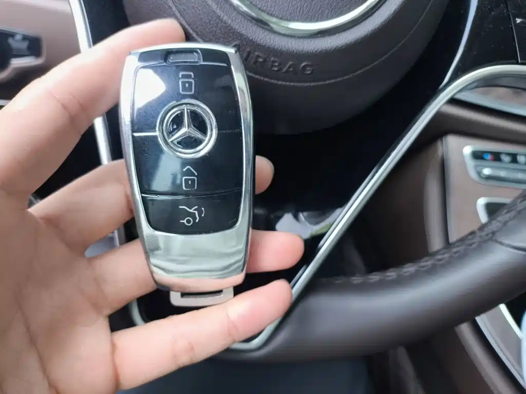 Mercedes-Benz E-Class 2023 — фото 12