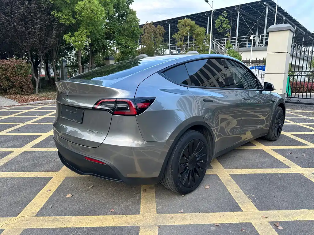 Tesla Model Y 2023 — фото 6