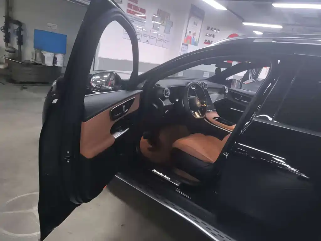 Mercedes-Benz GLC 2025