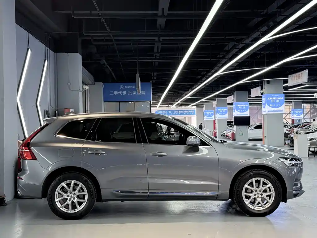 Volvo XC60 2021 — фото 9