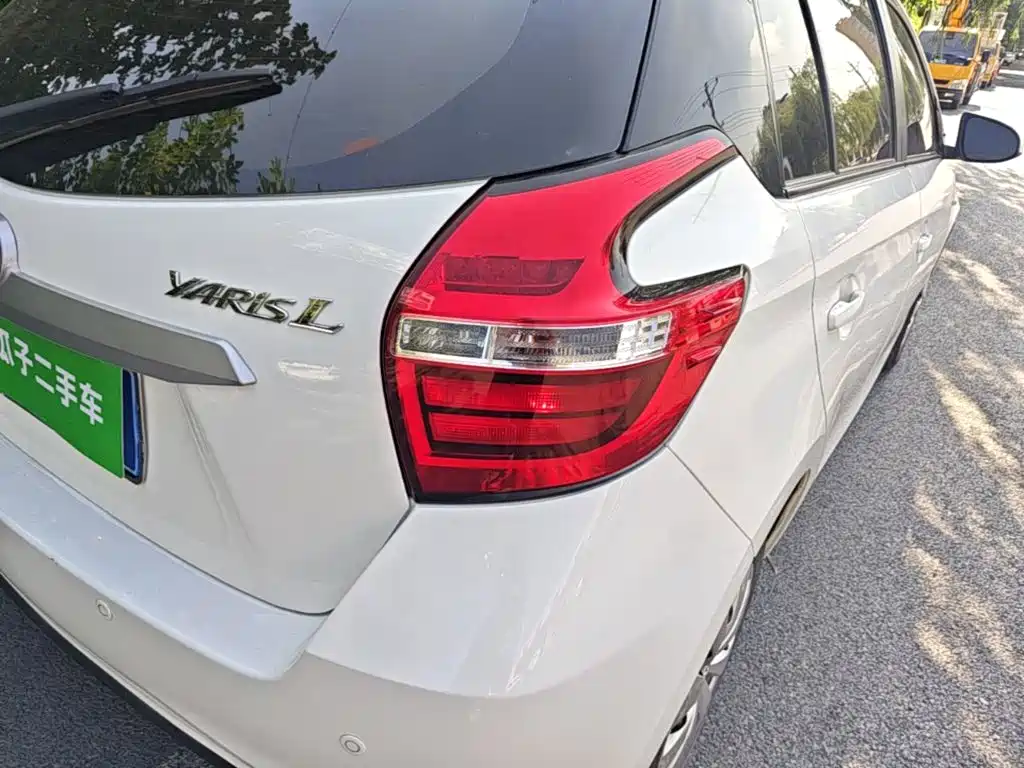 Toyota Yaris L 2022 — фото 8