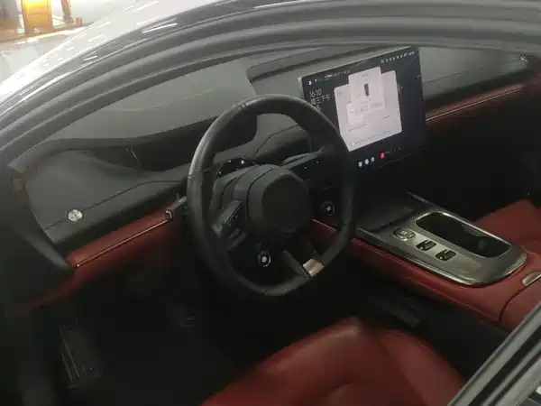 Xiaomi SU7 2024