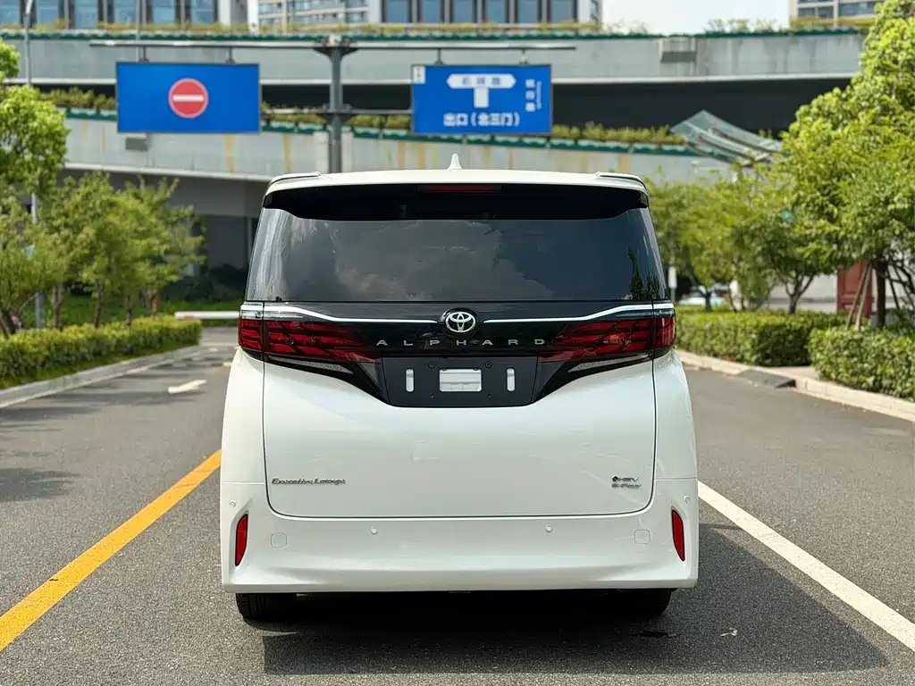 Toyota Alphard 2024 — фото 5