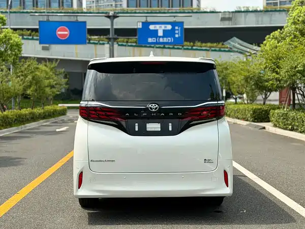 Toyota Alphard 2024