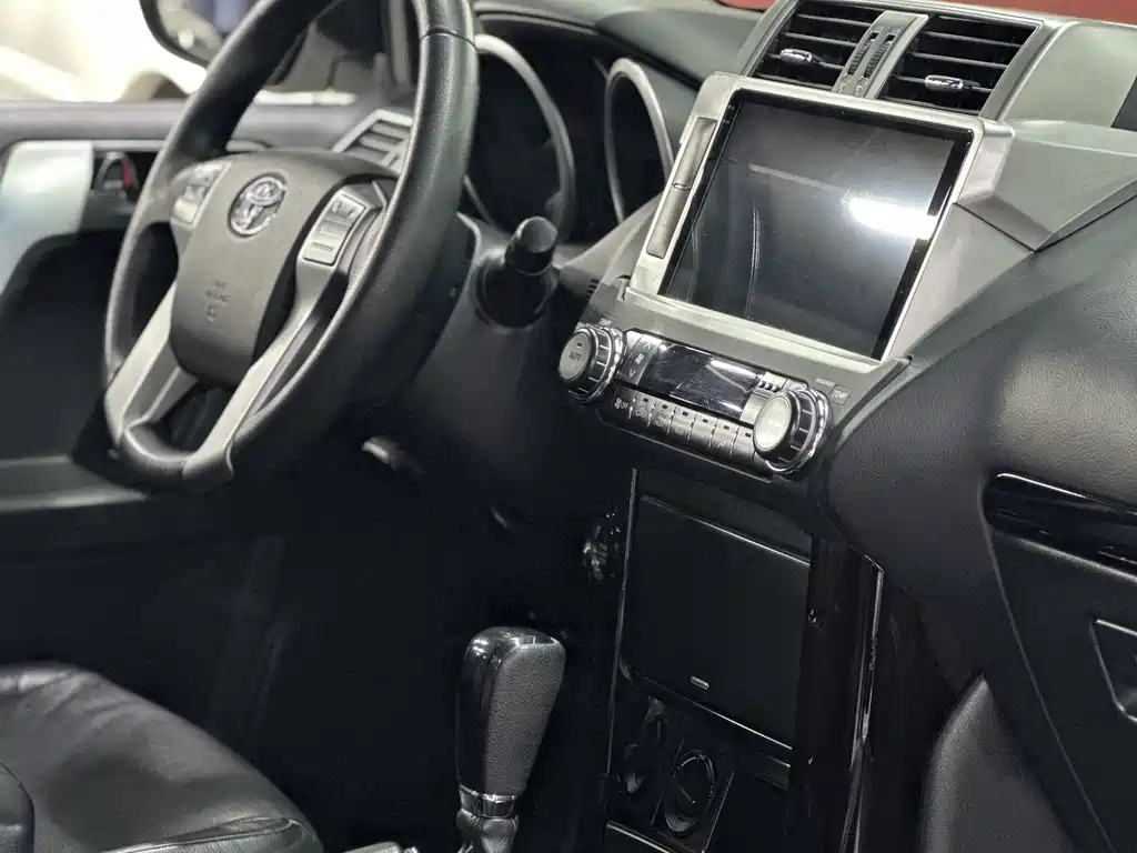 Toyota Prado 2017 — фото 16
