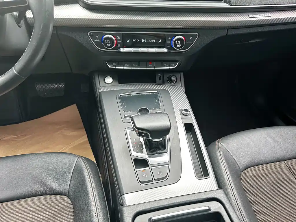 Audi Q5L 2019 — фото 17