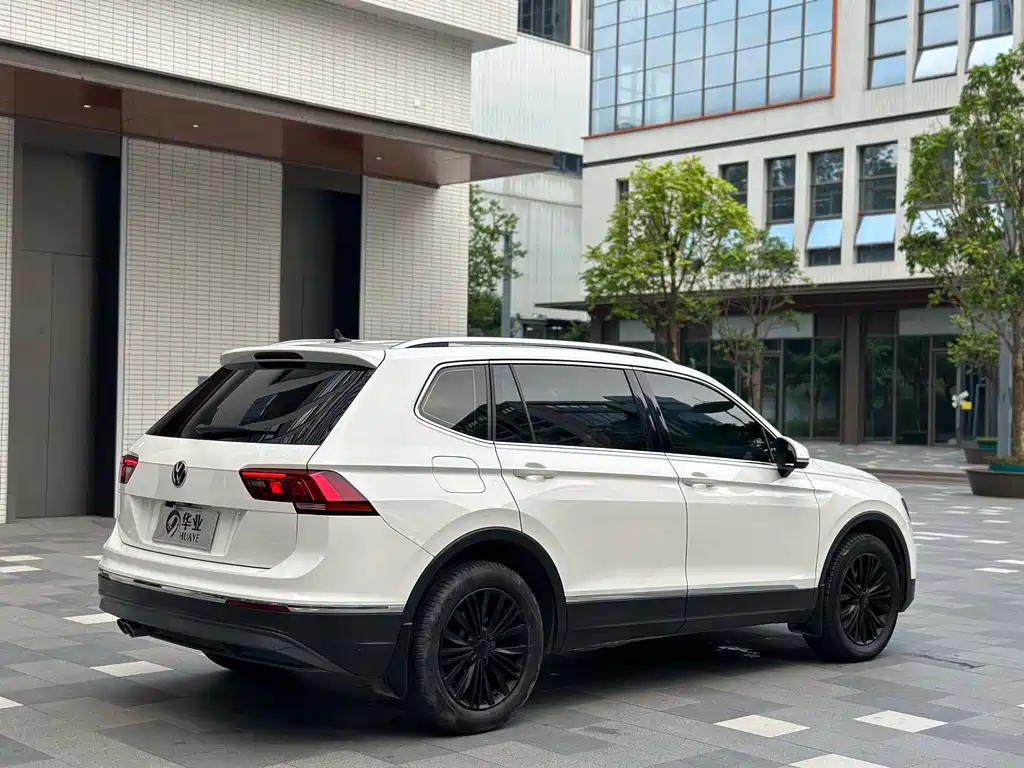 Volkswagen Tiguan L 2021 — фото 13