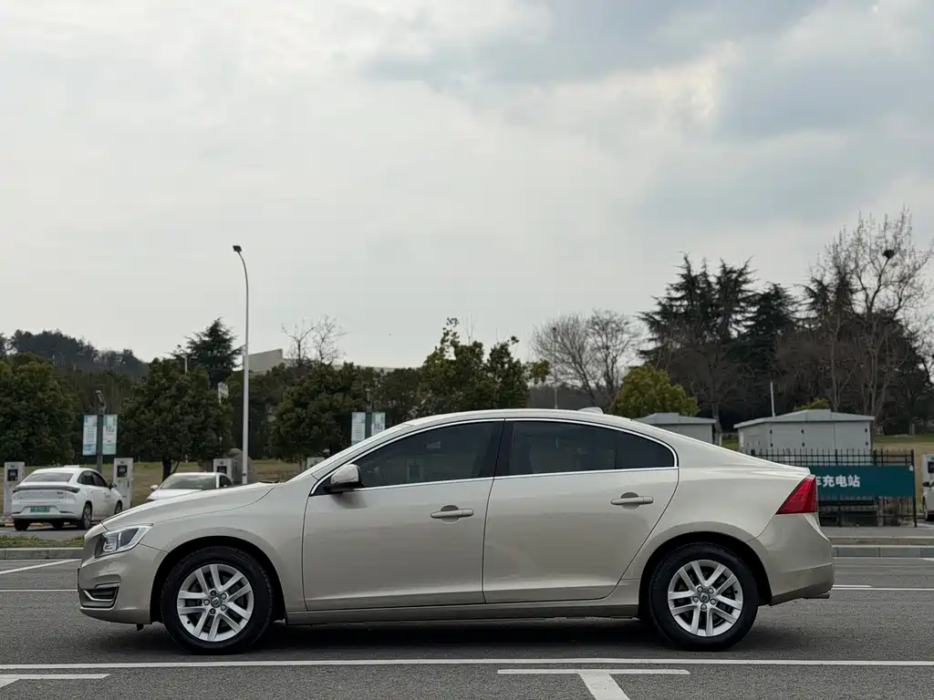 Volvo S60 2017 — фото 4