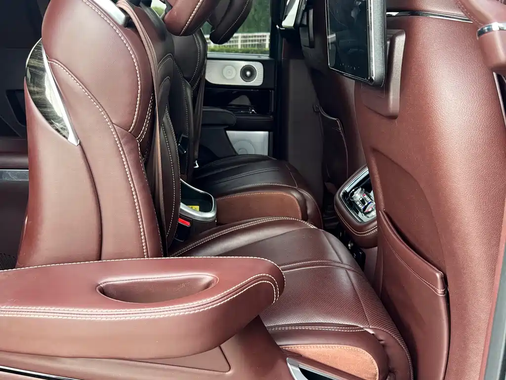Lincoln Navigator 2020 — фото 12