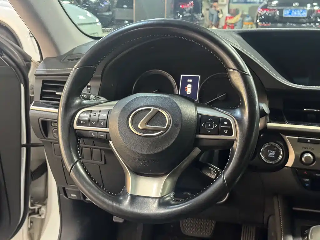 Lexus ES 2016 — фото 10