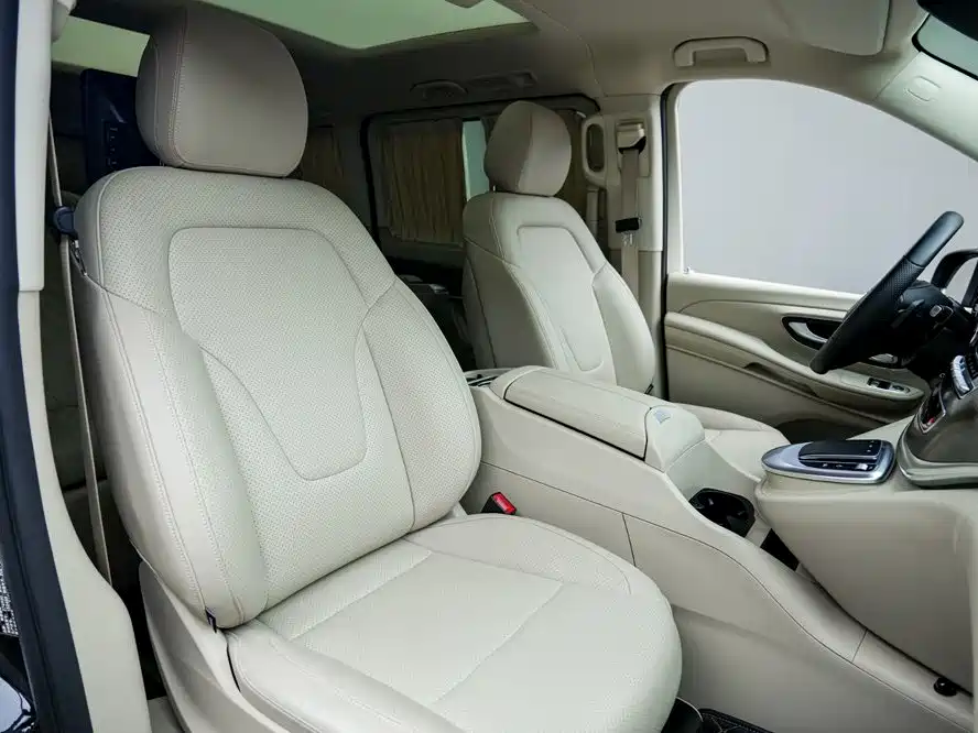 Mercedes-Benz V-Class 2022 — фото 11