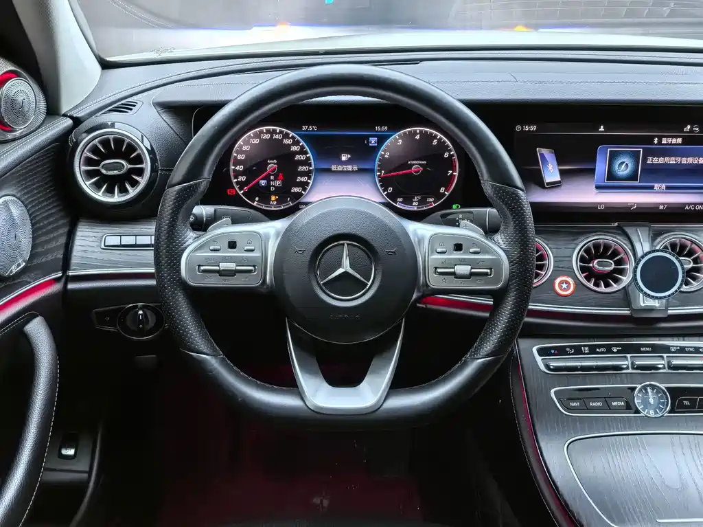 Mercedes-Benz E-Class 2020 — фото 31