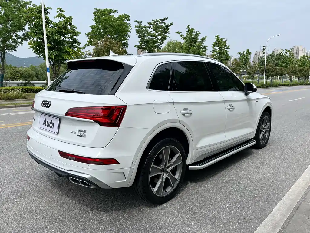 Audi Q5L 2023 — фото 7
