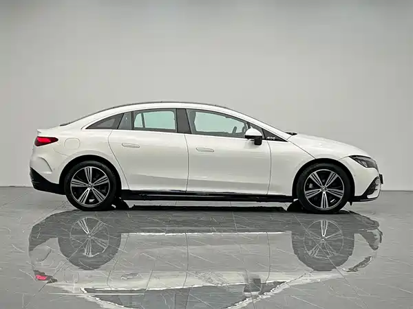 Mercedes-Benz EQE 2025