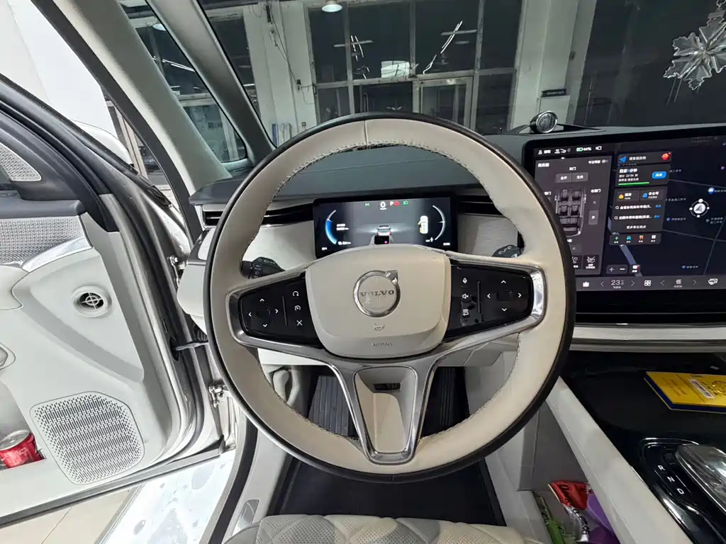 Volvo EM90 2024 — фото 13