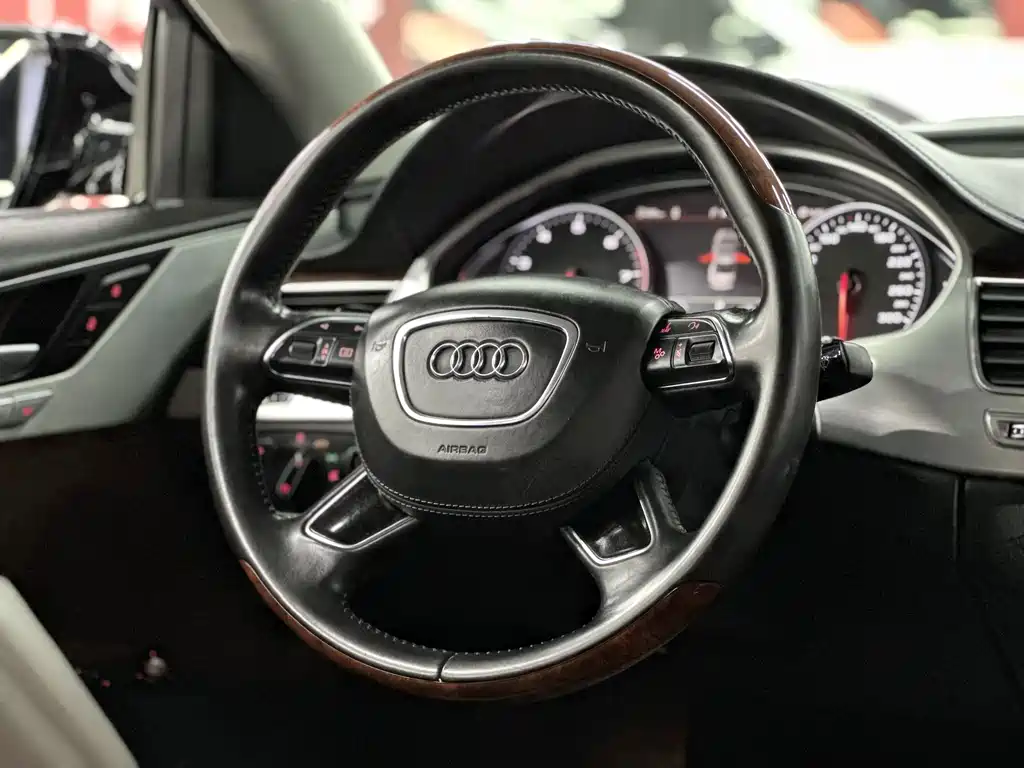 Audi A8 2014 — фото 29