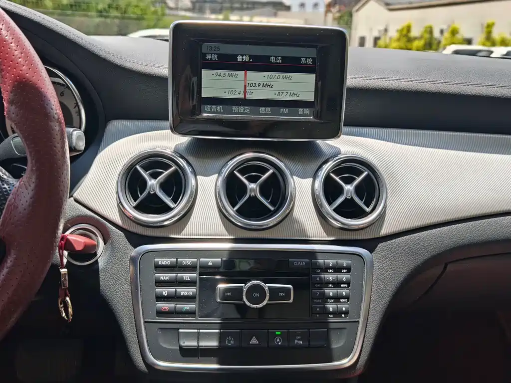 Mercedes-Benz GLA 2015 — фото 25