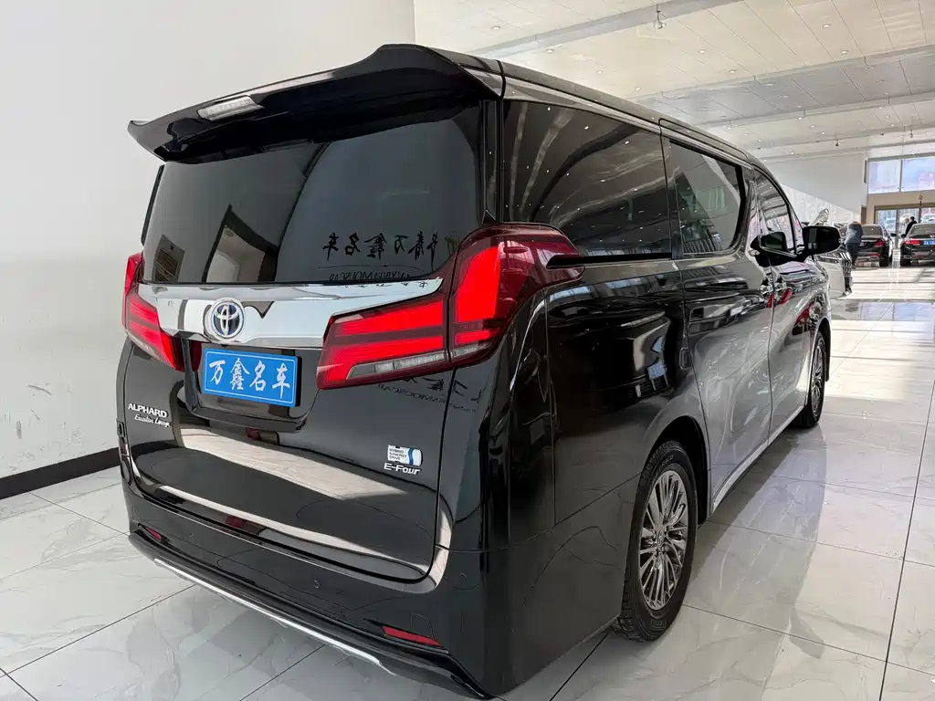 Toyota Alphard 2022 — фото 21